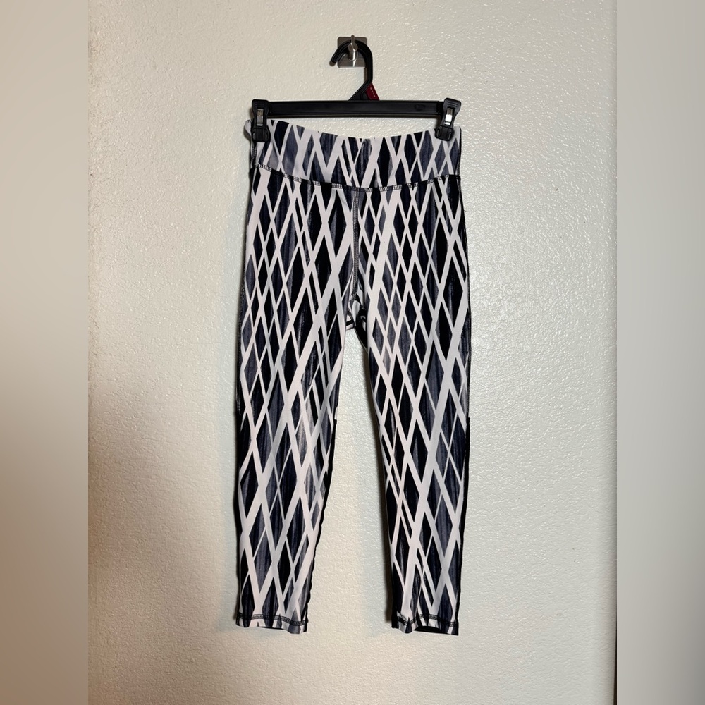 Bundle of Small Workout Leggings - Picture 6 of 14